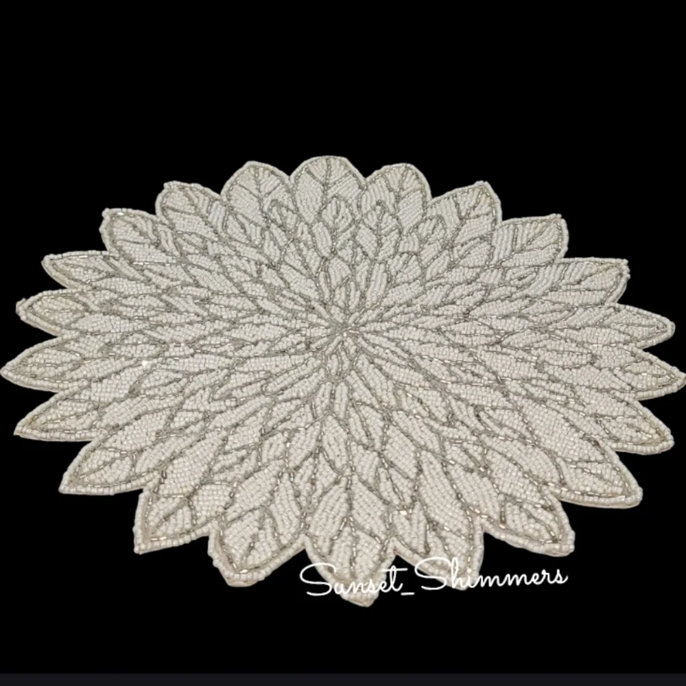 x4 Nicole Miller White & Silver POINSETTIA Sparkly Beaded Placemats Chargers New